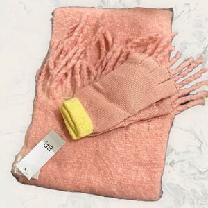 NWT Nordstrom BP. Women’s Pink Coral Apricot Scarf and Fingerless Mittens Set -